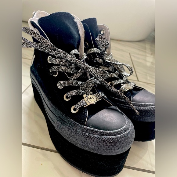 Special edition, Disney converse shoes. - Picture 1 of 9